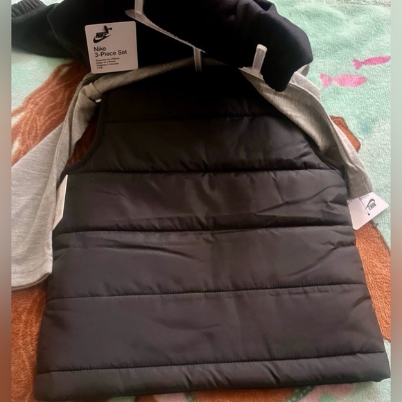 Nike toddler boy 3 piece set (2T) NWT  *PRICE IS FIRM* - Picture 3 of 4